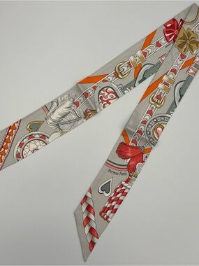 Hermès Harnais de Coeur Silk Twilly Gris Perle Orange Heart Harness